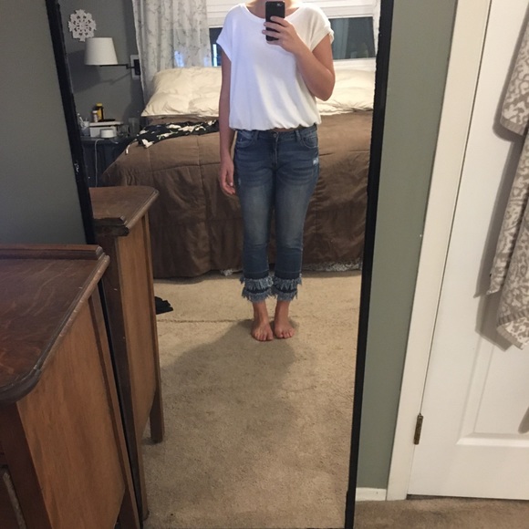 Capri or ankle length jeans shredded bottom - Picture 6 of 9